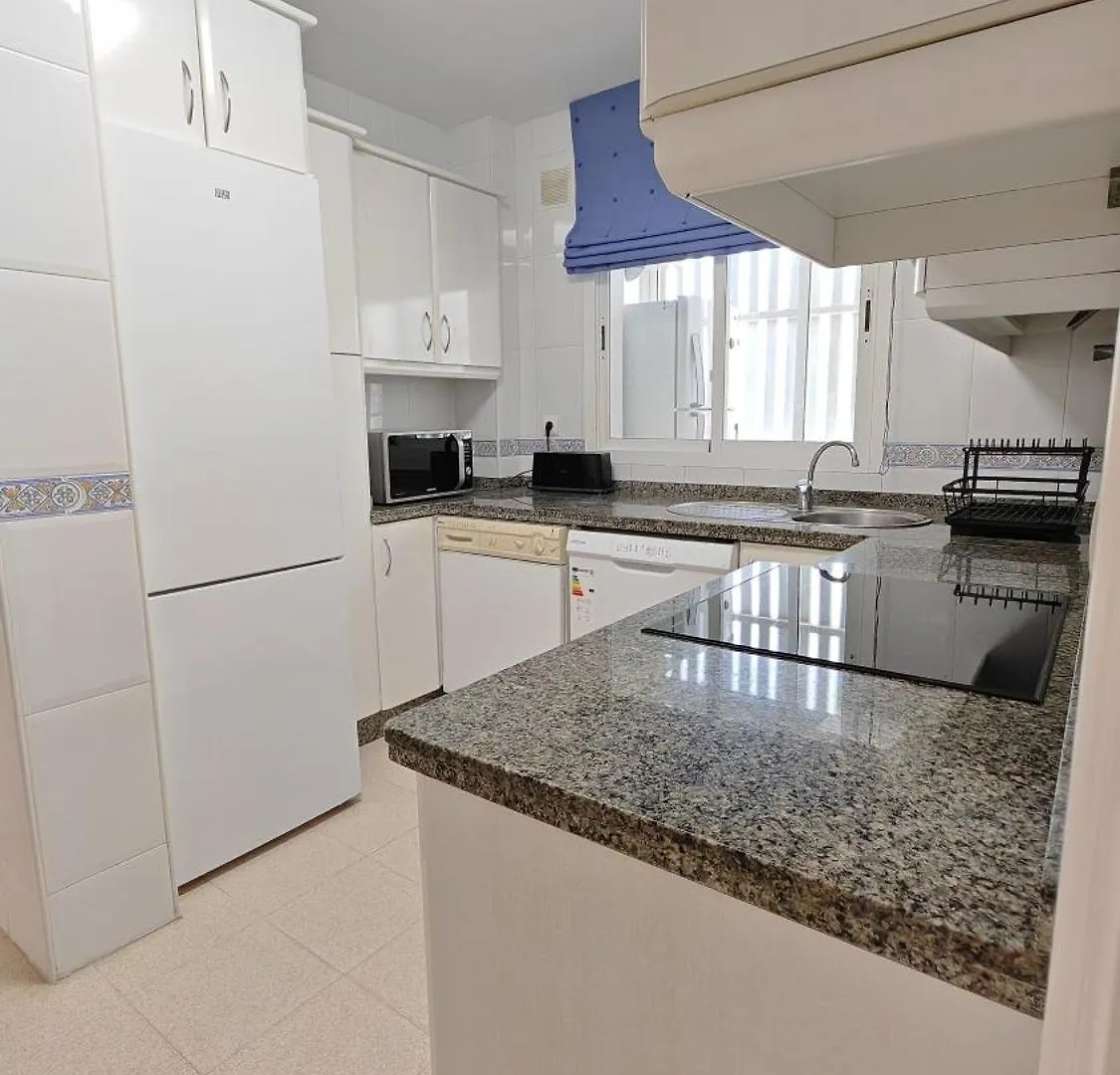 Apartamento En Primera Linea De Playa Con Solarium, Gran Terraza Y Piscina ミハス アパート